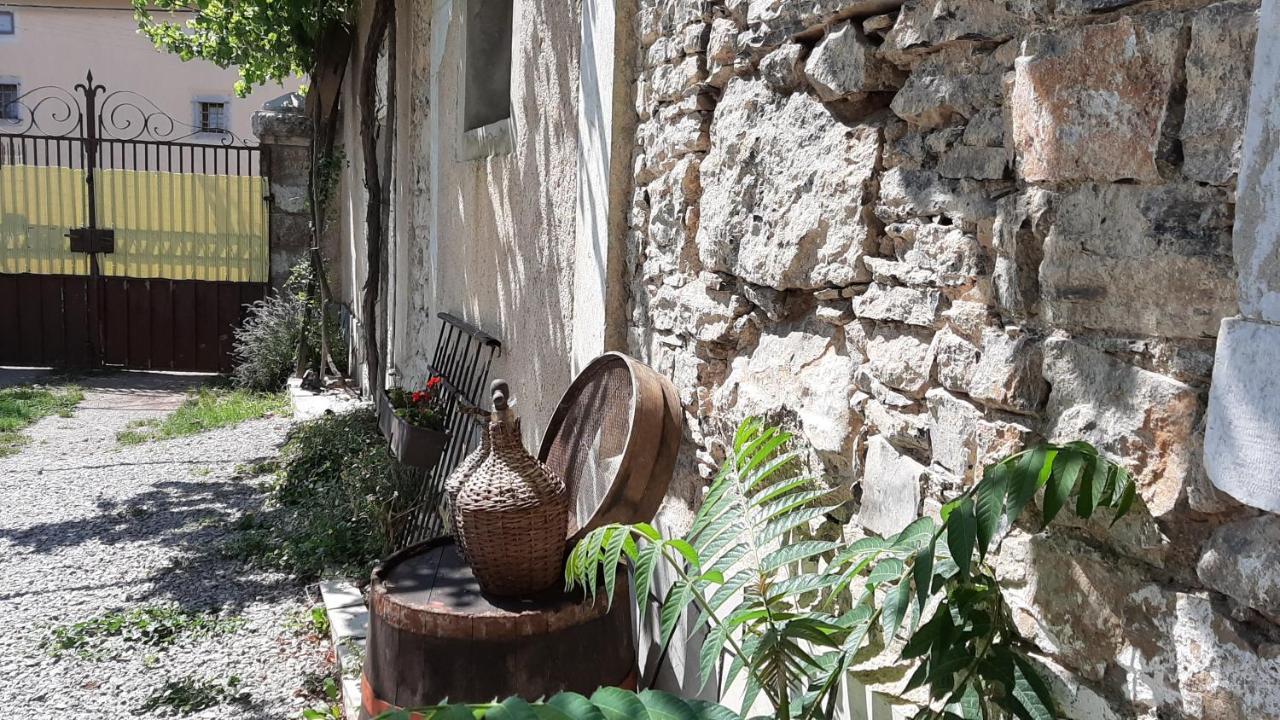 Residence Muzica Bed And Breakfast Komen Exterior foto